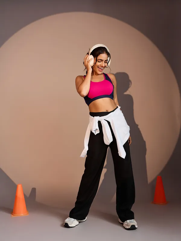 Women's_Navy_Blue_&_Pink_High-Impact_Sports_Bra_–_Stretchable_Gym_&_Workout_Essential_|_Kaheri_Enterprise_UV-001_Navy