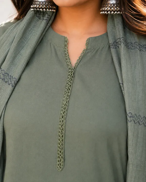 Kaheri_Solid_Pista_Kurti_Pant_Dupatta_Set_for_Ladies