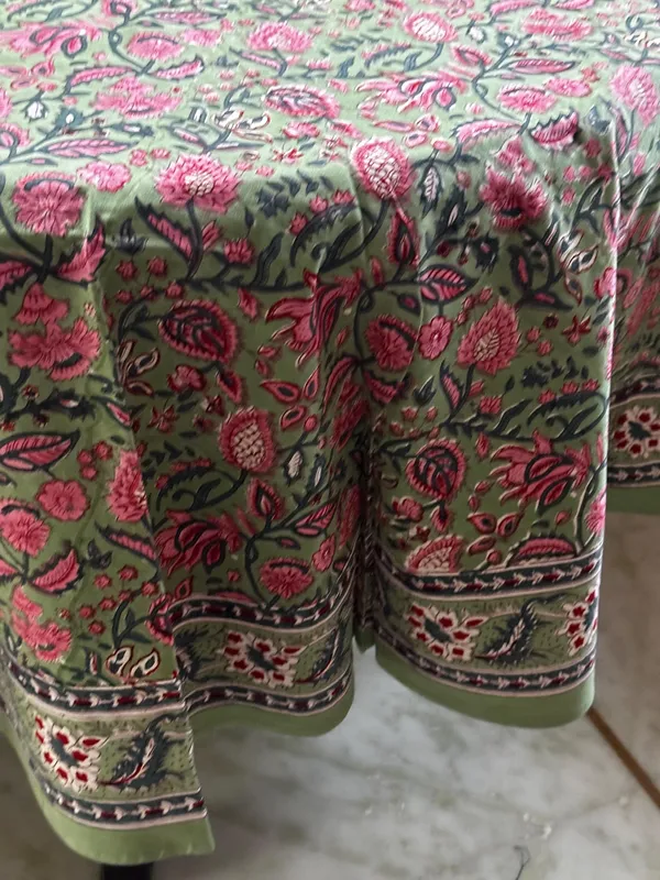 Hand_Block_Print_Round_Tablecloth:_Floral_6-Seater_Table_Wear
