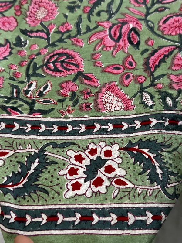 Hand_Block_Print_Round_Tablecloth:_Floral_6-Seater_Table_Wear