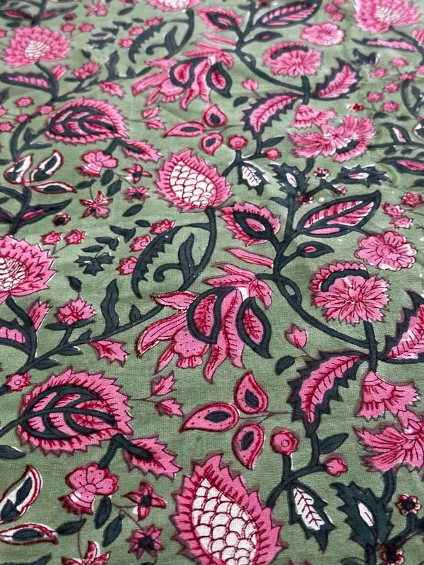 Hand_Block_Print_Round_Tablecloth:_Floral_6-Seater_Table_Wear