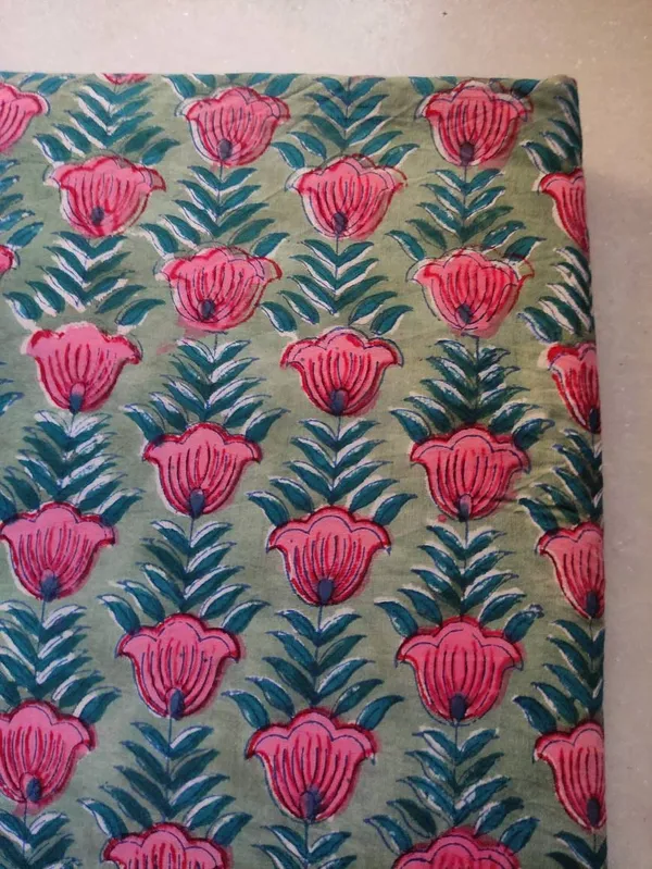 Floral_Hand_Block_Cotton_Fabric:_Mughal_Print,_44_Inches_Wide