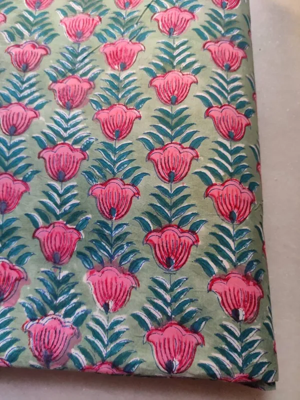 Floral_Hand_Block_Cotton_Fabric:_Mughal_Print,_44_Inches_Wide