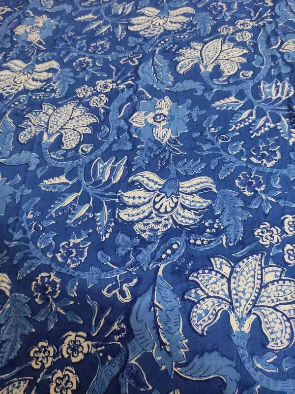 Indian_Block_Print_Tablecloth:_Floral_Cotton_Farmhouse_Table_Cover