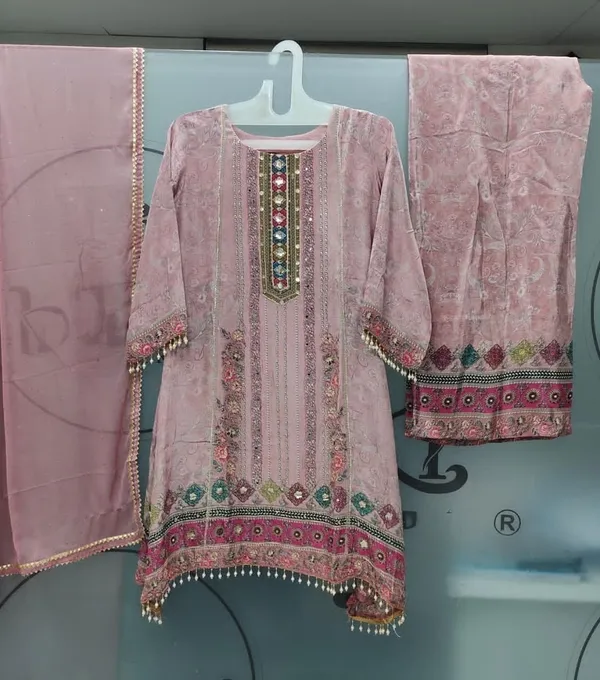 Pink_Colour_Pure_Crape_3_Piece_Stiched_Set_For_Women