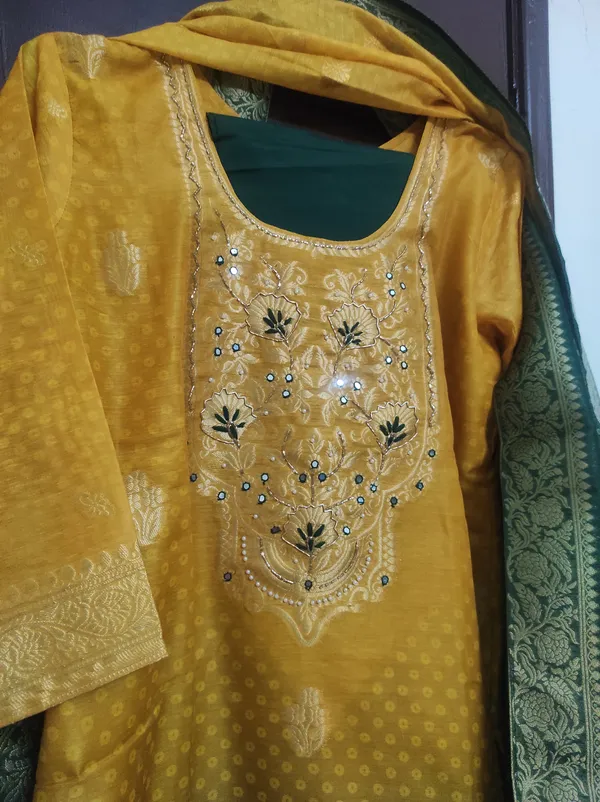 Yellow_Color_Silk_Stiched_3_Piece_Suit_Set_For_Women