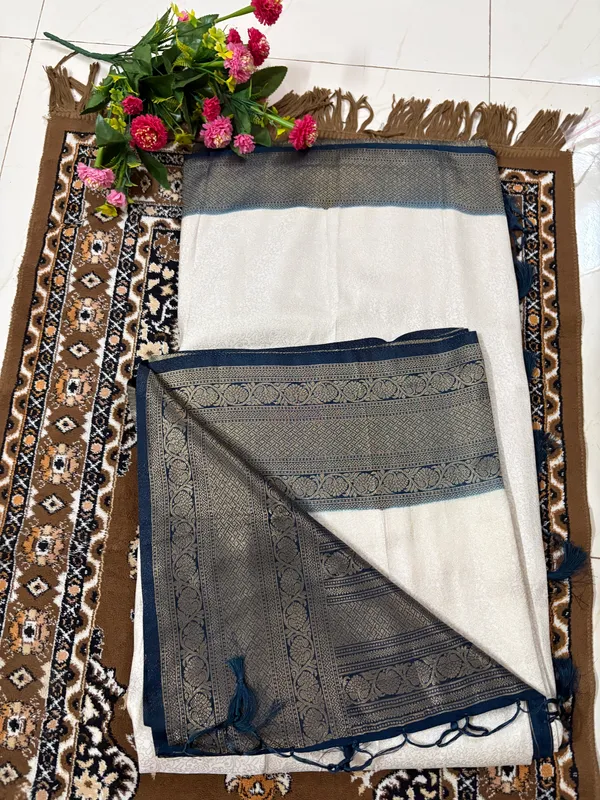 Dual_Shade_White_And_Blue_Silk_Saree_For_Women