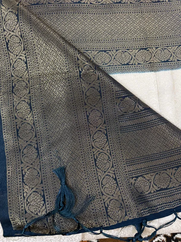 Dual_Shade_White_And_Blue_Silk_Saree_For_Women