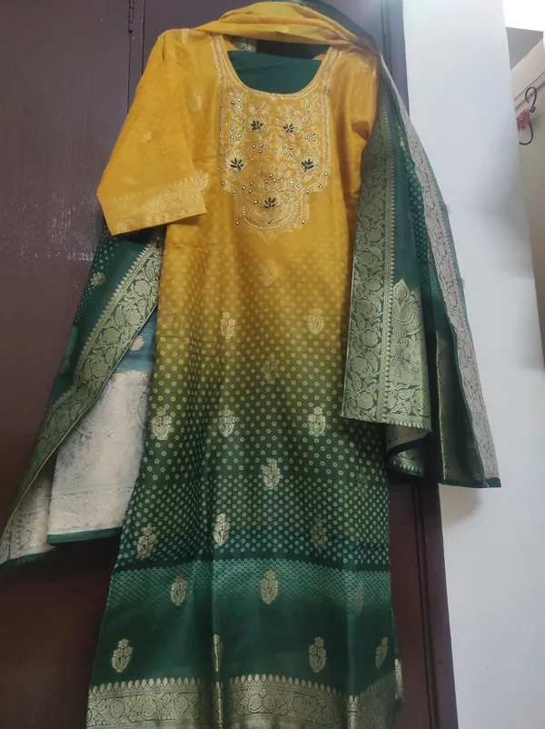 Yellow_Color_Silk_Stiched_3_Piece_Suit_Set_For_Women