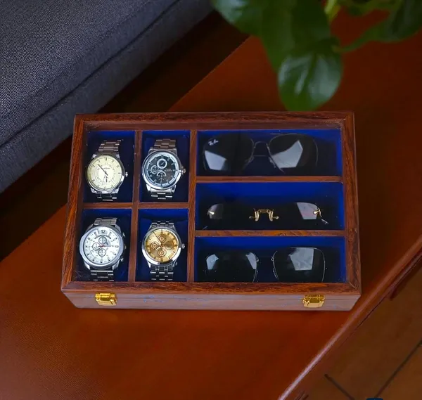 Wooden_Display_Case_With_Glass_Top
