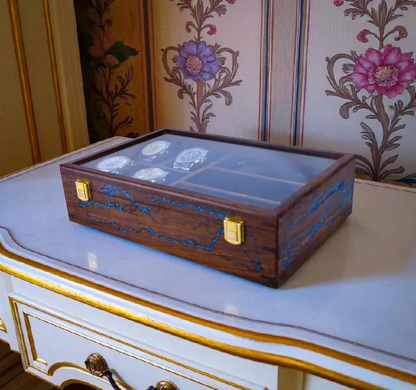 Wooden_Display_Case_With_Glass_Top