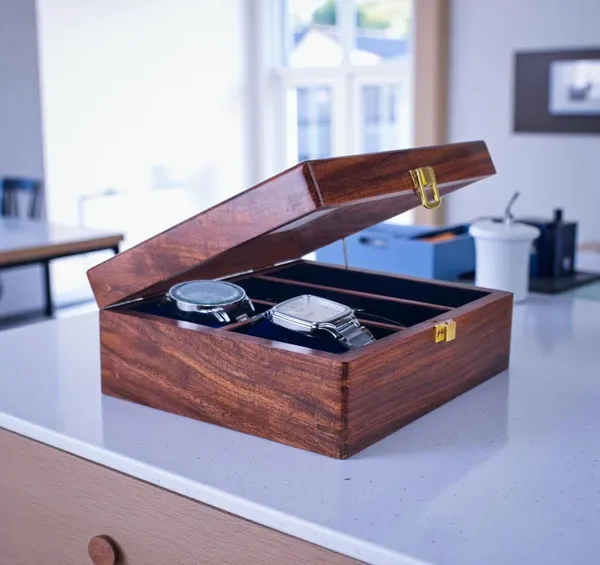 Wooden_Watch_And_Sunglasses_Display_Box_With_Glass_Top