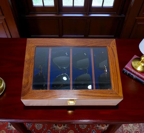 Wooden_Sunglasses_Display_Box