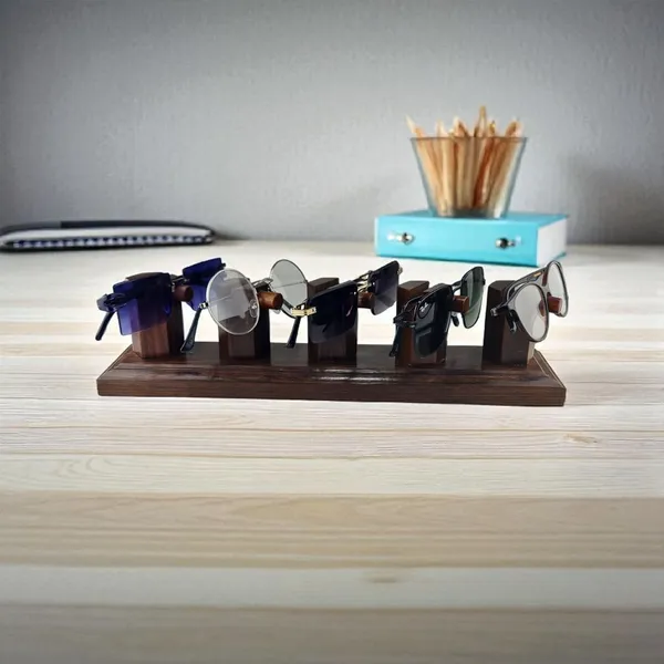 Wooden_Sunglasses_Display_Stand