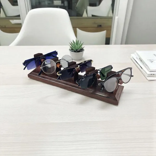 Wooden_Sunglasses_Display_Stand