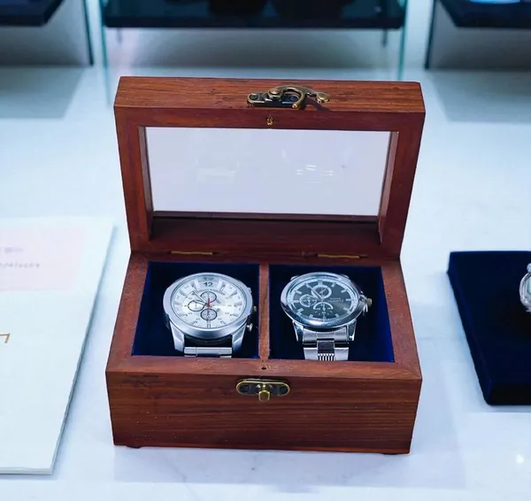 Wooden_Watch_Display_Box_Input_Output