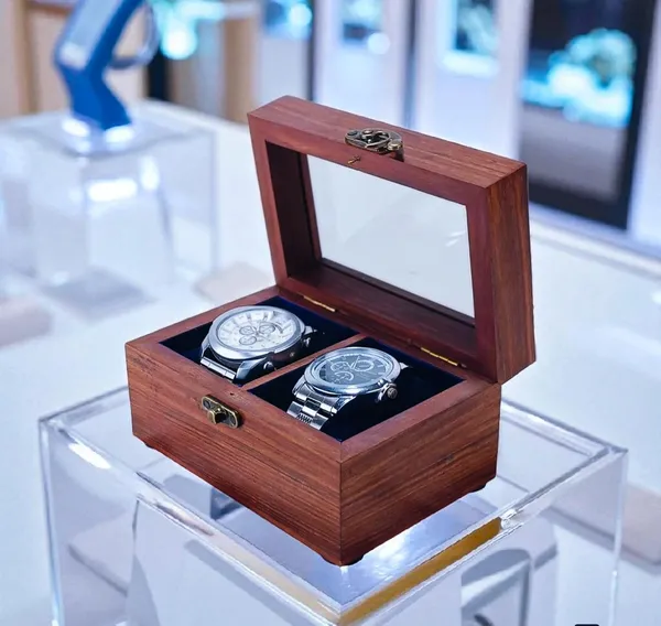 Wooden_Watch_Display_Box_Input_Output