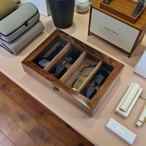 Wooden_Sunglasses_Storage_Box_With_Glass_Display