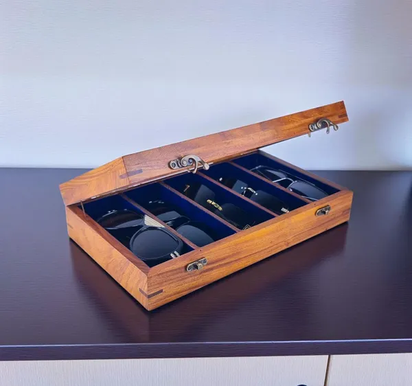 Wooden_Eyewear_Storage_Box_With_Glass_Display_Top