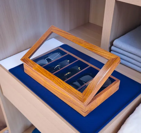 Wooden_Eyewear_Storage_Box_With_Glass_Display_Top