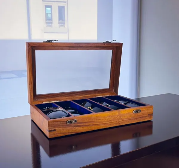Wooden_Eyewear_Storage_Box_With_Glass_Display_Top
