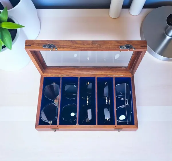 Wooden_Eyewear_Storage_Box_With_Glass_Display_Top