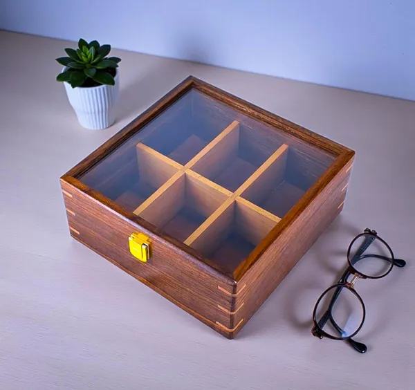 Wooden_Watch_Display_Box_With_Glass_Lid