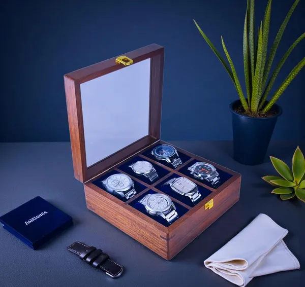 Wooden_Watch_Display_Box_With_Glass_Lid