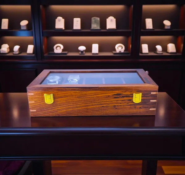 Wooden_Watch_And_Sunglasses_Organizer_Box