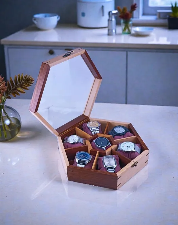 Wooden_Watch_Box_With_Cushioned_Compartments