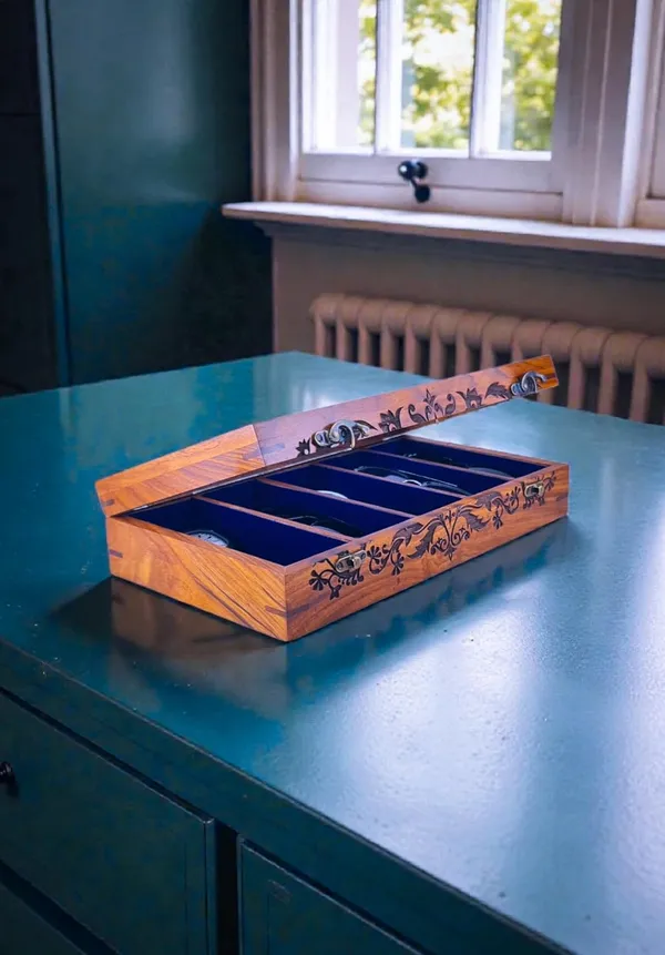 Wooden_Sunglass_Storage_Box