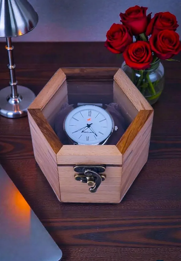 Wooden_Watch_Box_With_Glass_Top