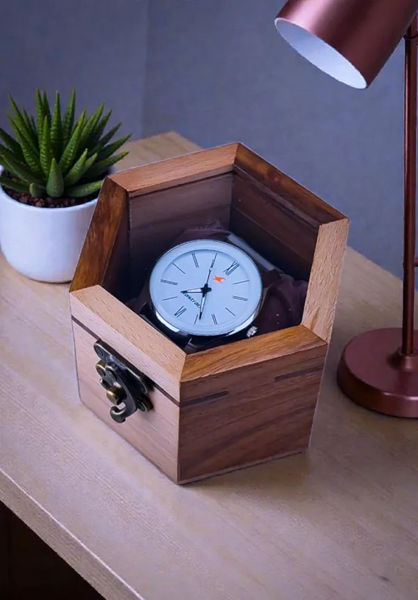 Wooden_Watch_Box_With_Glass_Top