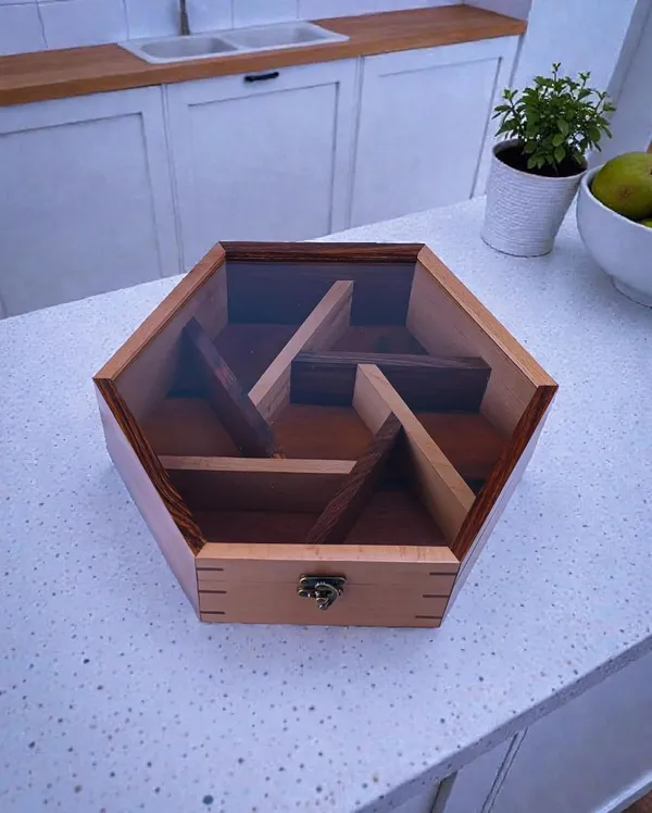 Watch_Box_With_Glass_Lid