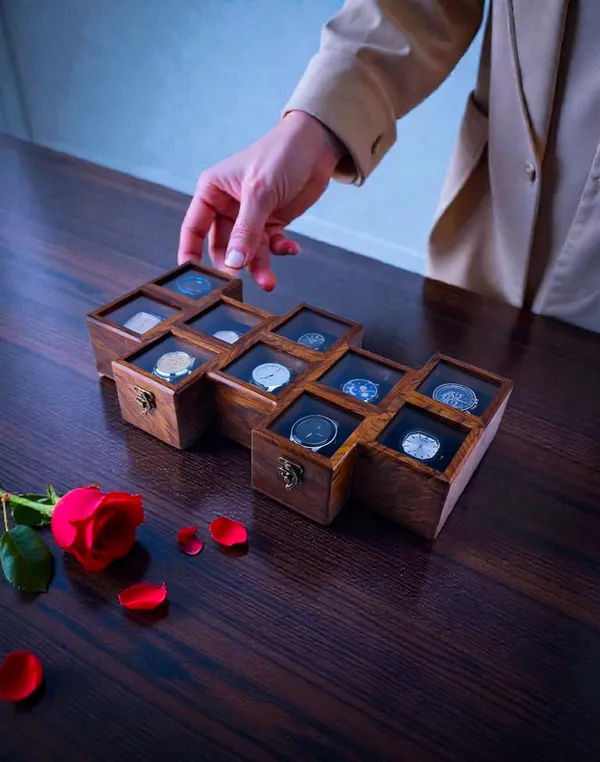 Wooden_Watch_Box_With_Glass_Lid