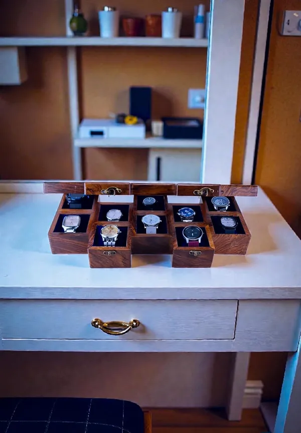 Wooden_Watch_Box_With_Glass_Lid