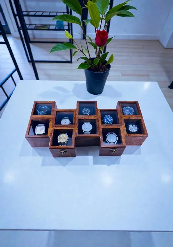 Wooden_Watch_Box_With_Glass_Lid