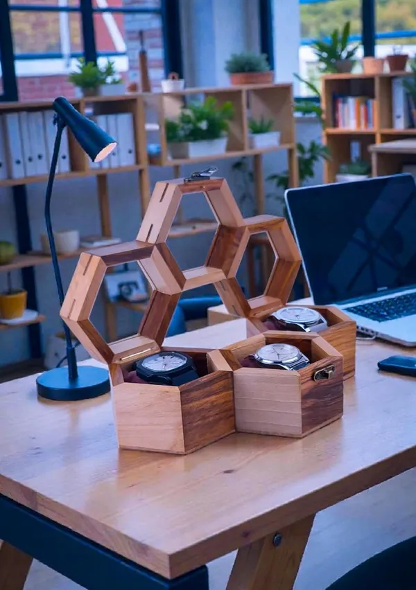 Wooden_Watch_Box_With_Display_Stand