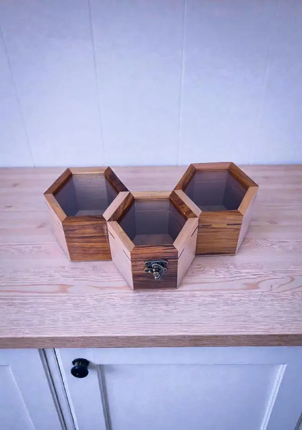 Wooden_Watch_Box_With_Display_Stand