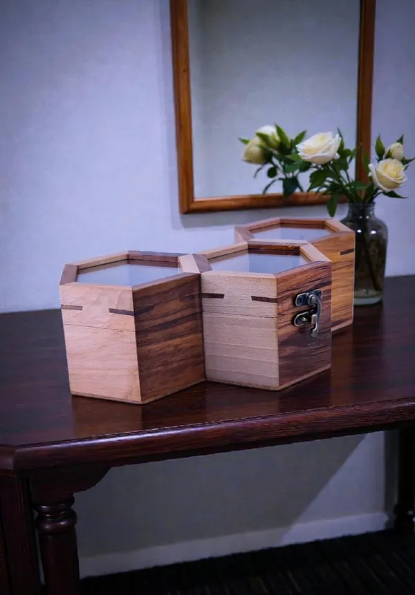 Wooden_Watch_Box_With_Display_Stand