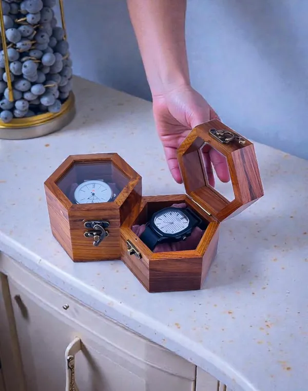 Wooden_Watch_Box_With_Glass_Top
