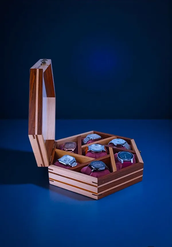 Wooden_Watch_Box_With_7_Compartments