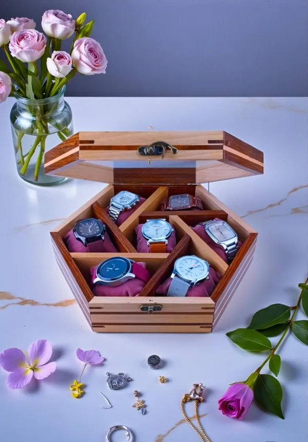 Wooden_Watch_Box_With_7_Compartments