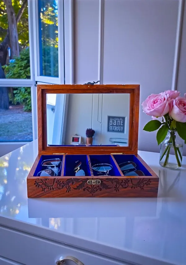 Wooden_Sunglass_Organizer_Box_With_Glass_Top