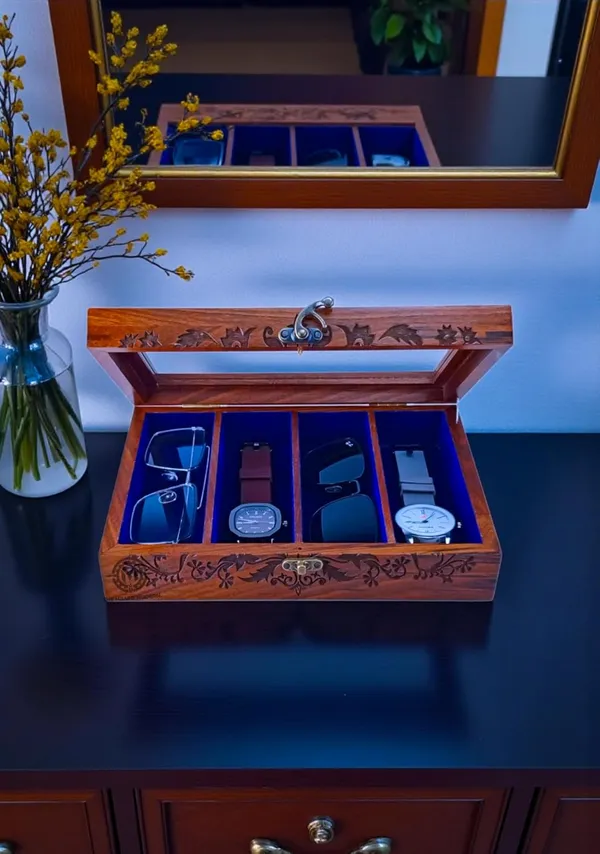 Wooden_Sunglass_Organizer_Box_With_Glass_Top