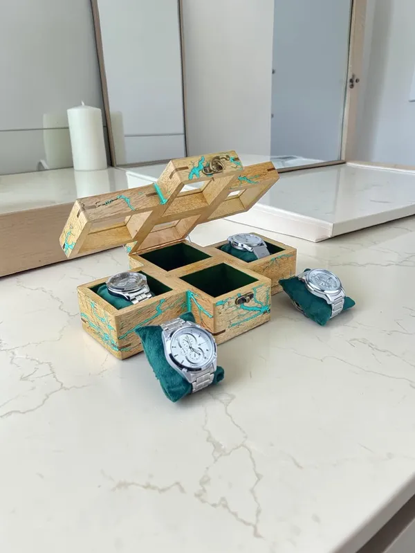 Wooden_Watch_Box_With_Inlay
