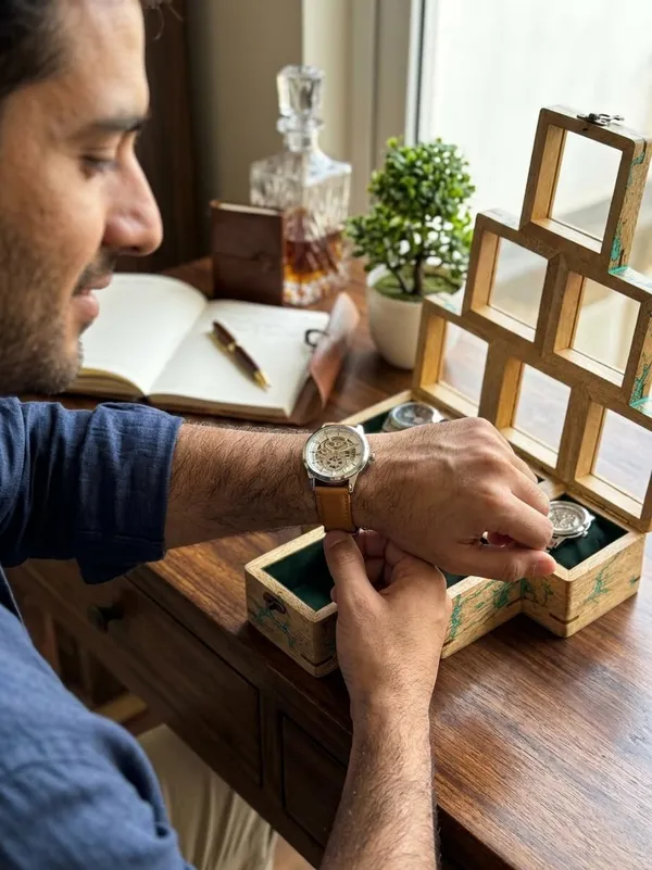 Wooden_Watch_Box_With_Glass_Top