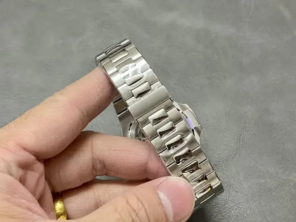 Silver_Stainless_Steel_Premium_Analog_Watch_For_Mens