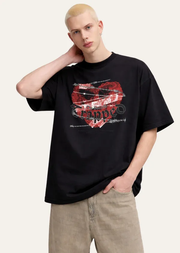 Black_Graphic_Heart_And_Barbed_Wire_Print_Oversized_T_Shirt_For_Men