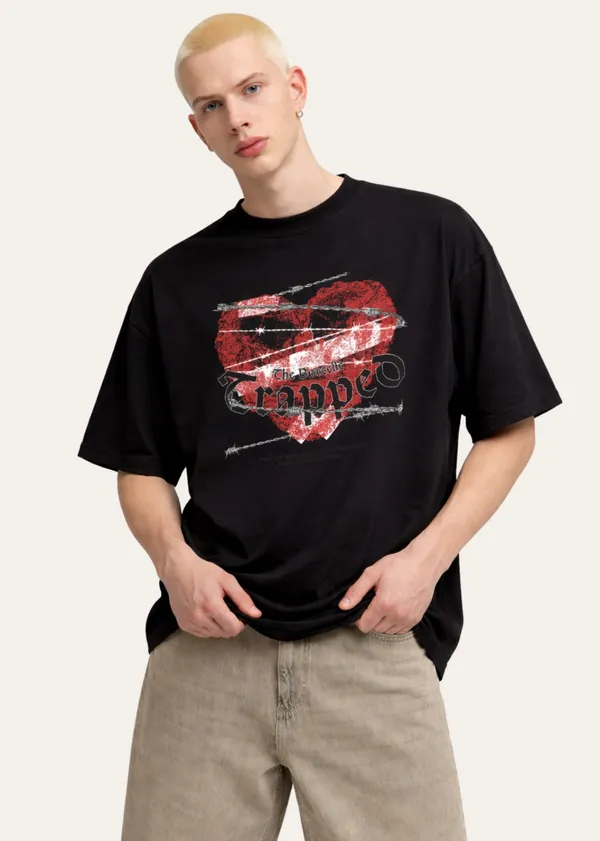 Black_Graphic_Heart_And_Barbed_Wire_Print_Oversized_T_Shirt_For_Men